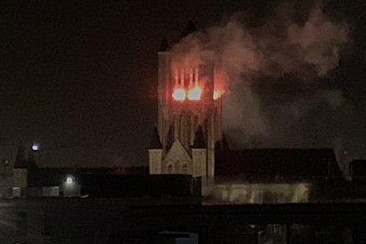 “The Sint-Niklaaskerk is on fire”: test of Light Festival… (Ghent)