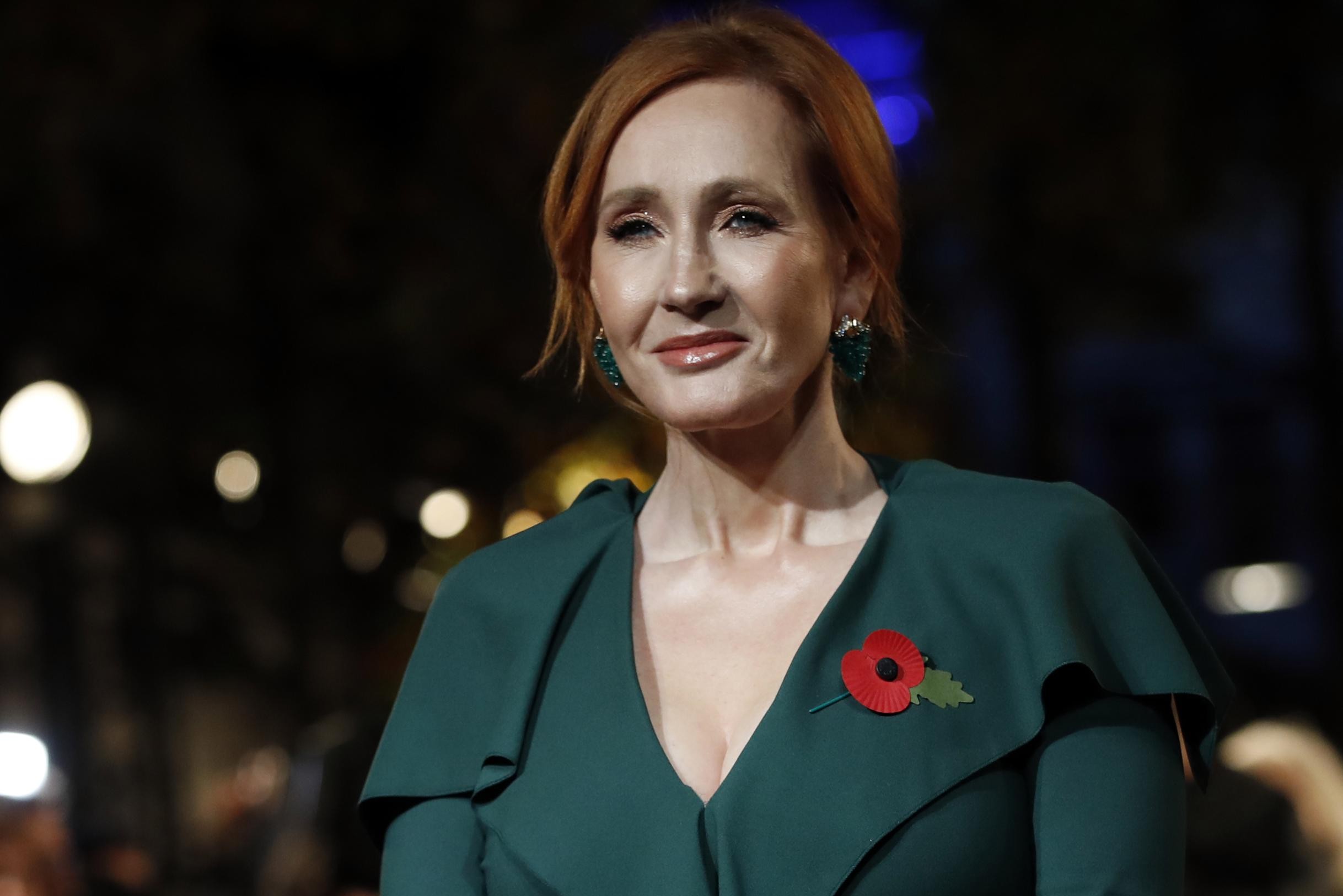 Activists reveal home address of JK Rowling: “So many…