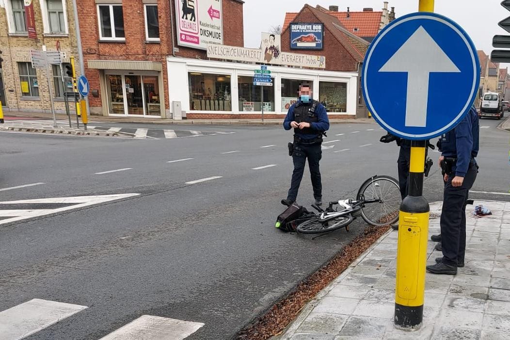 Fietsster (63) Gewond Na Aanrijding Met Vrachtwagen Op Kruispunt ...