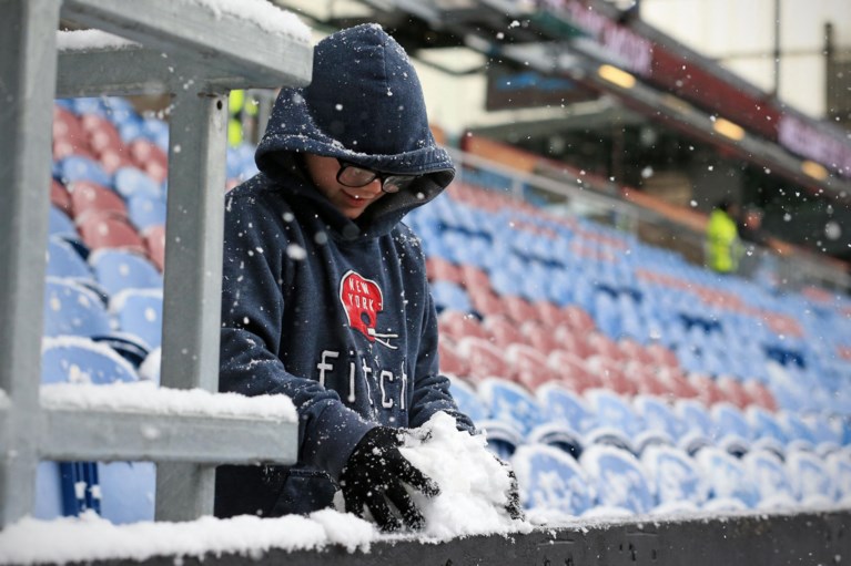 Winter op Turf Moor: Premier League-wedstrijd tussen Tottenham en Burnley uitgesteld wegens hevige sneeuwval