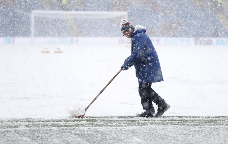Winter op Turf Moor: Premier League-wedstrijd tussen Tottenham en Burnley uitgesteld wegens hevige sneeuwval
