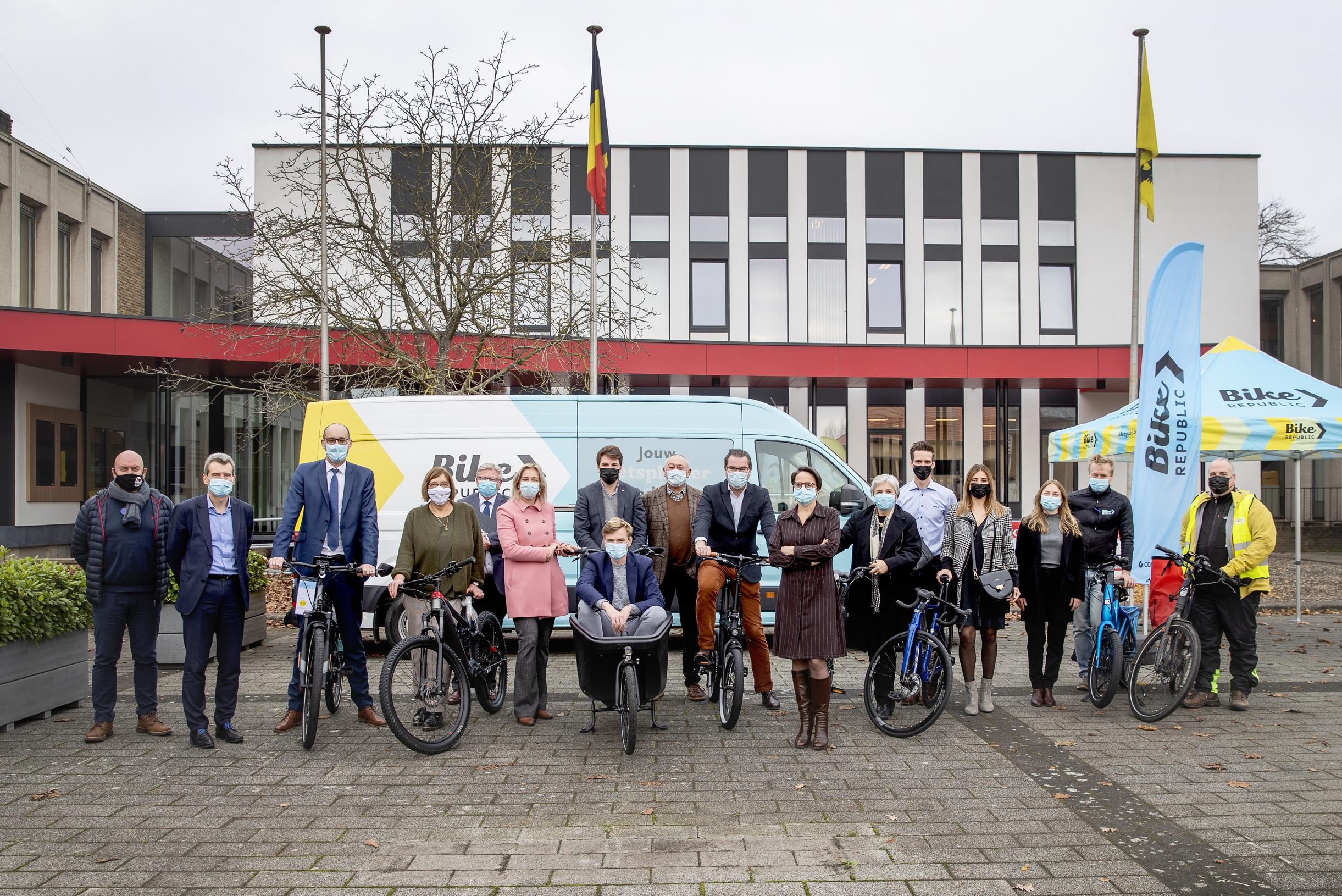 Veertien gemeenten starten met fietsleasing voor hun personeel (De Pinte) |  Het Nieuwsblad Mobile