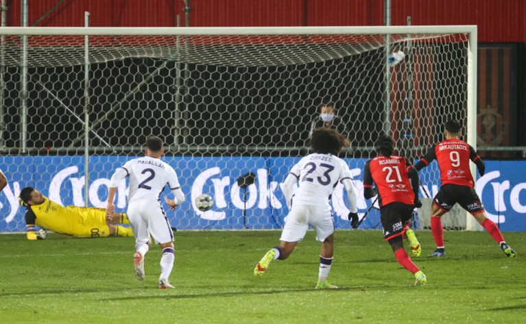 Een slap Anderlecht bibbert via strafschoppen voorbij Seraing naar kwartfinale Croky Cup
