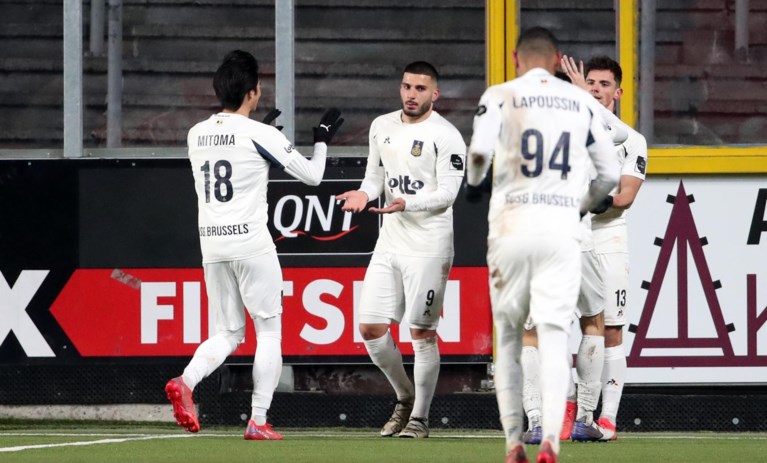 Duitse roofvogel nekt Kanaries: Undav zorgt met 15de en 16de doelpunt voor moeizame overwinning tegen STVV