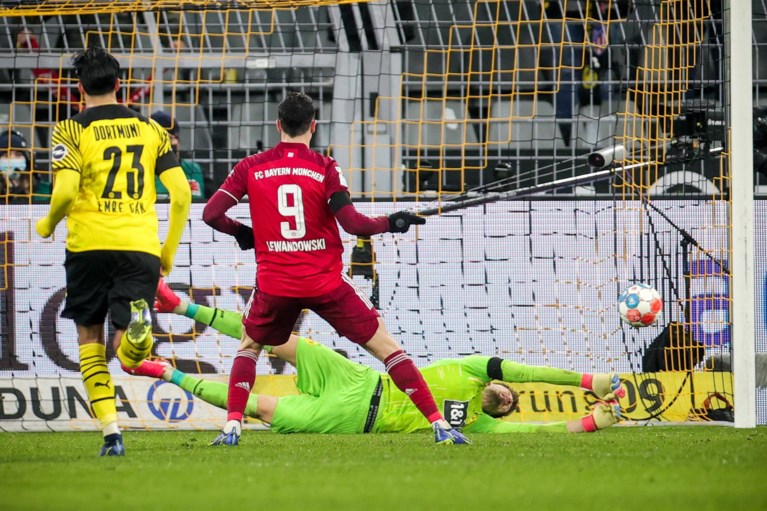 Robert Lewandowski spoelt Ballon d’Or-kater door met twee doelpunten en overwinning in spectaculaire topper tegen Dortmund