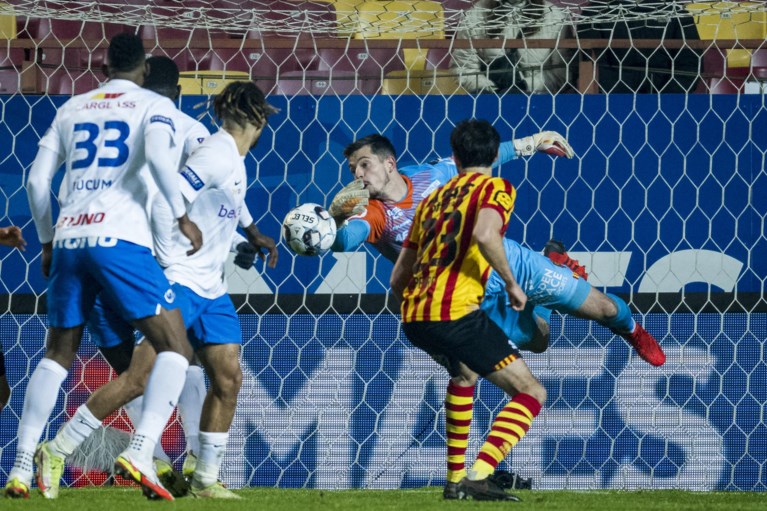 Racing Genk kan ook tegen tien man van KV Mechelen niet winnen