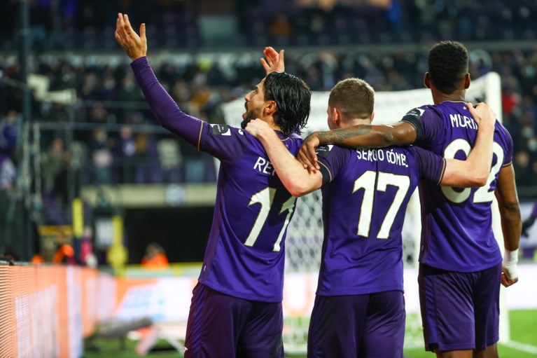 Anderlecht maakt het zichzelf nog lastig, maar sleept dankzij twee goals van Lior Refaelov wel zege binnen tegen Zulte Waregem