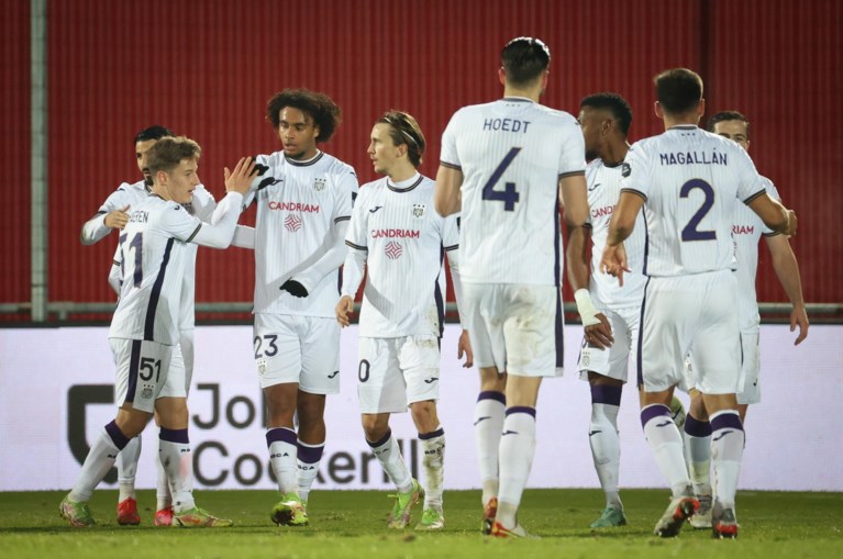 Anderlecht is een decemberploeg: sterk paars-wit smeert Seraing forfaitscore aan en houdt top vier in het vizier