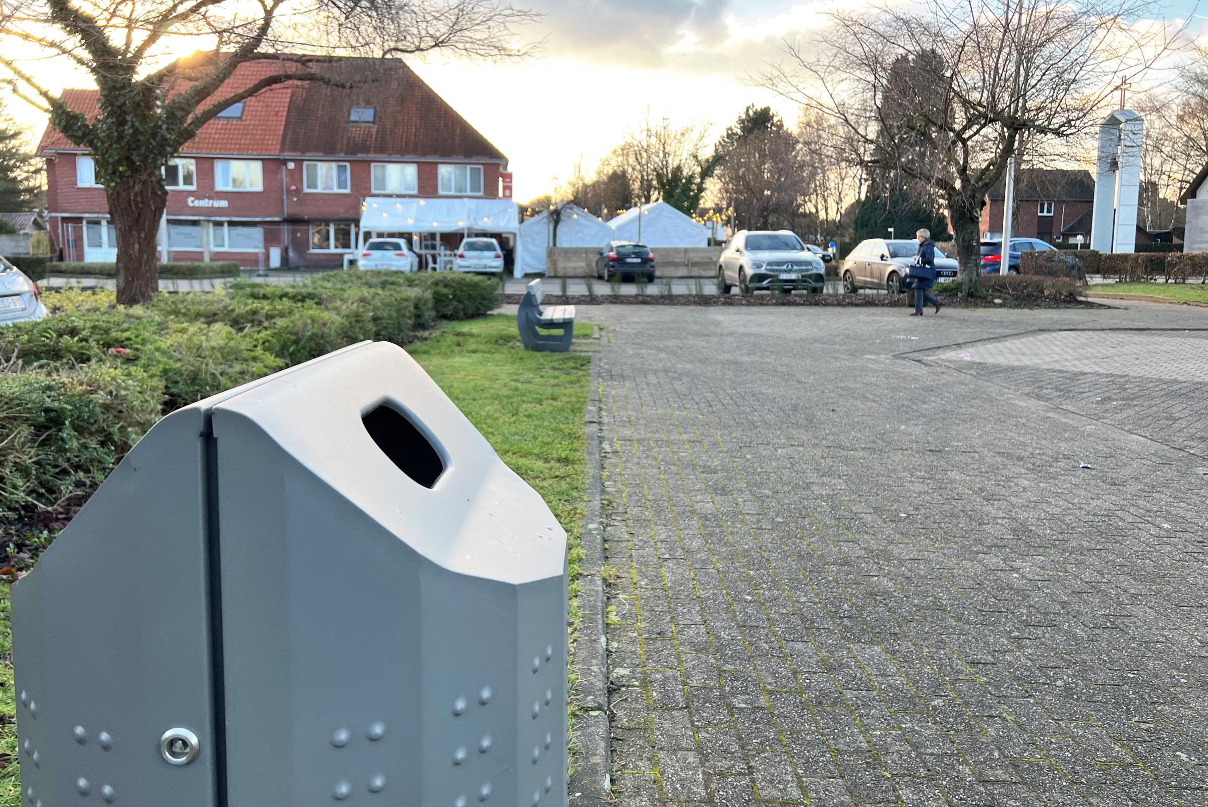 Rechthoek Neerduwen Frustrerend Houthalen-Helchteren laat vandaal-bestendige vuilnisbakken plaatsen  (Houthalen-Helchteren) | Het Nieuwsblad Mobile