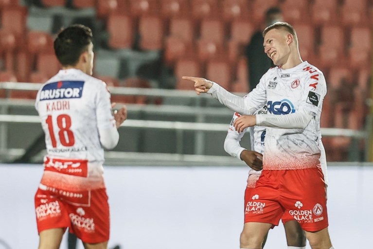 Il KV Kortrijk balza al quinto posto con 9 su 9 e pressa la concorrenza, Syring resta sul fa schifo 