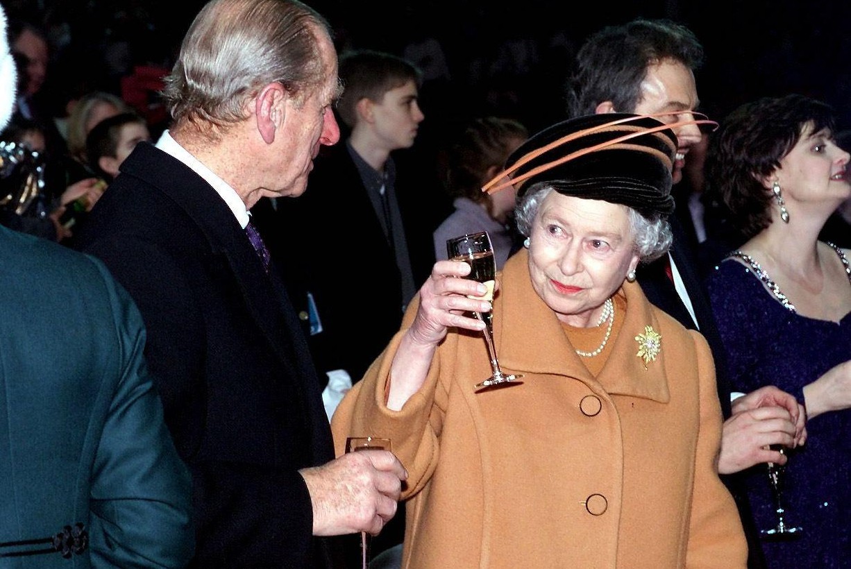 After beer, Queen Elizabeth now also sells her own prosecco (for a hefty price)