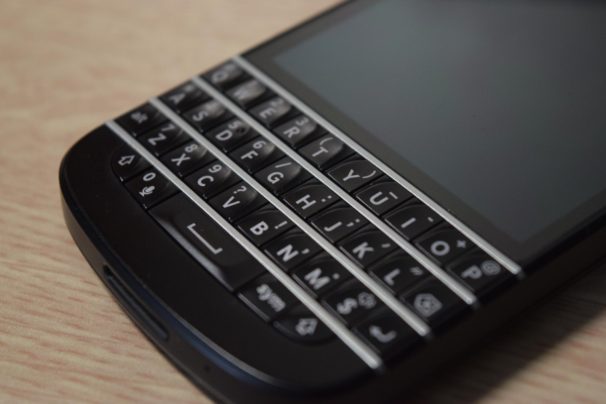 As of today, your old Blackberry is no longer usable: end of iconic phone