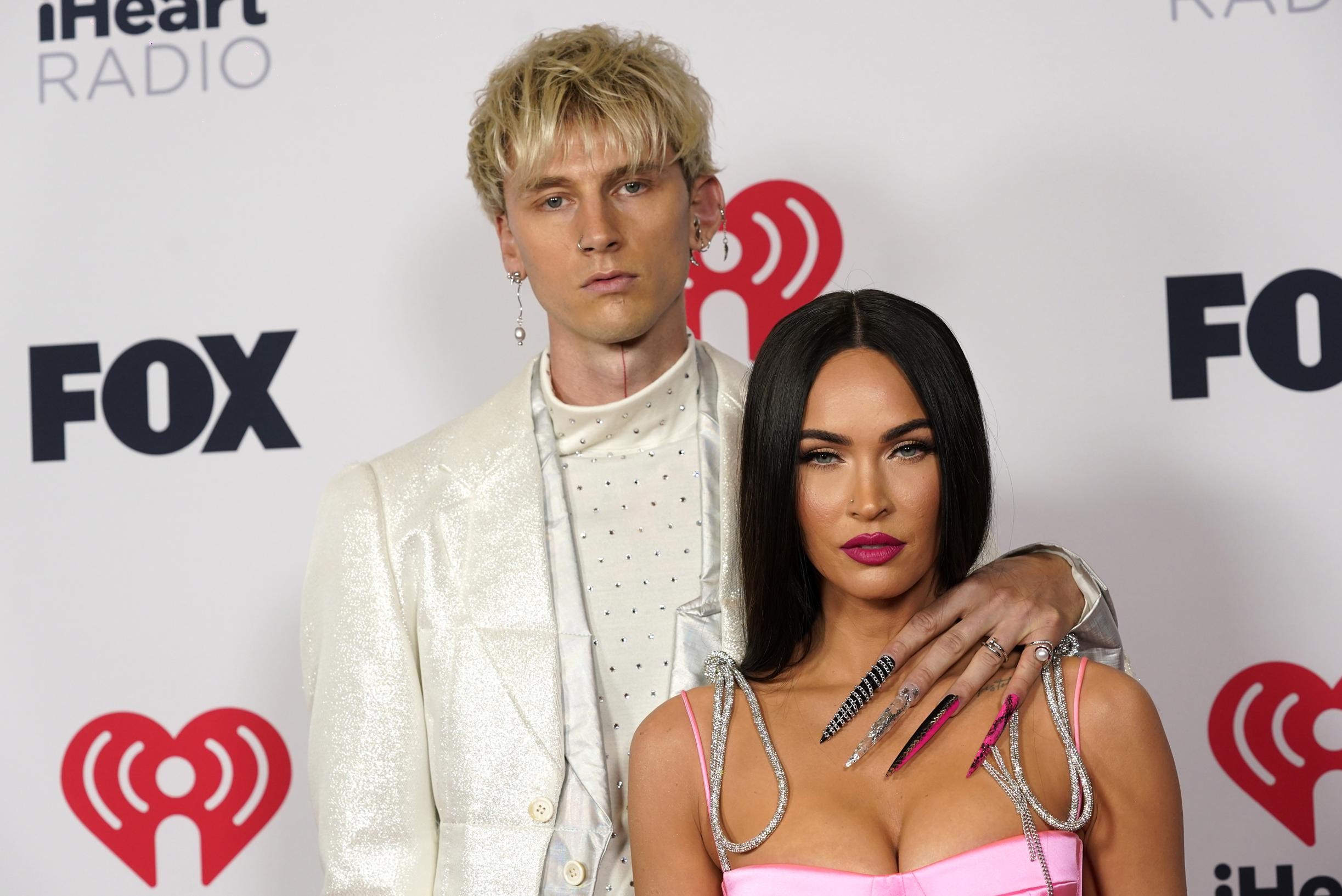 Megan Fox en Machine Gun Kelly zijn verloofd, en vierden dat door elkaars bloed te drinken Het Nieuwsblad Mobile foto