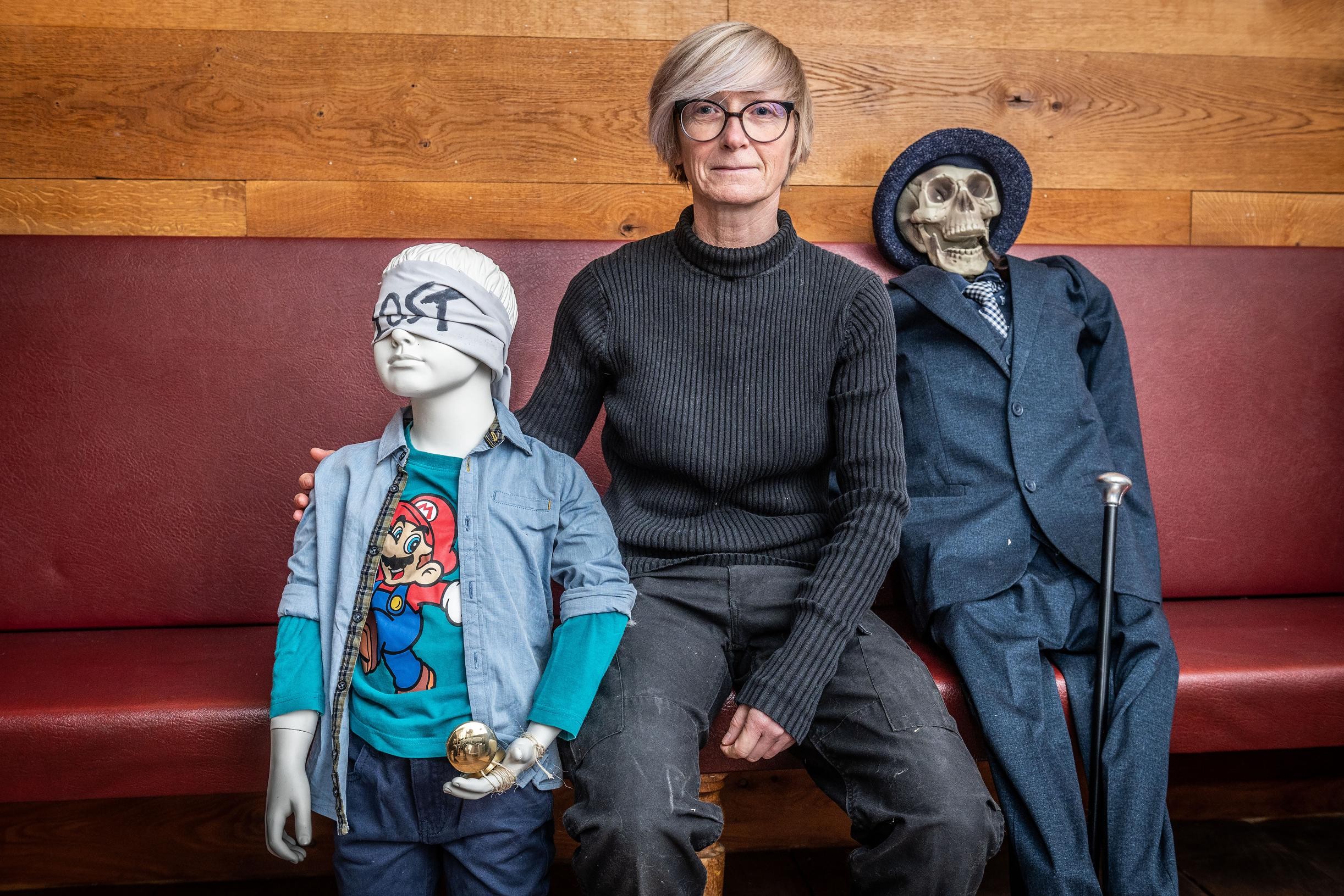 “They are creepy, but they help me”, Tina (47) paints dolls to give her autism a place (Roeselare)