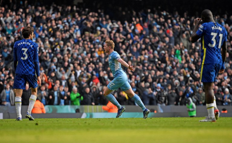 Kevin De Bruyne beslist topper tegen Chelsea met heerlijke krul, Lukaku mist open doelkans