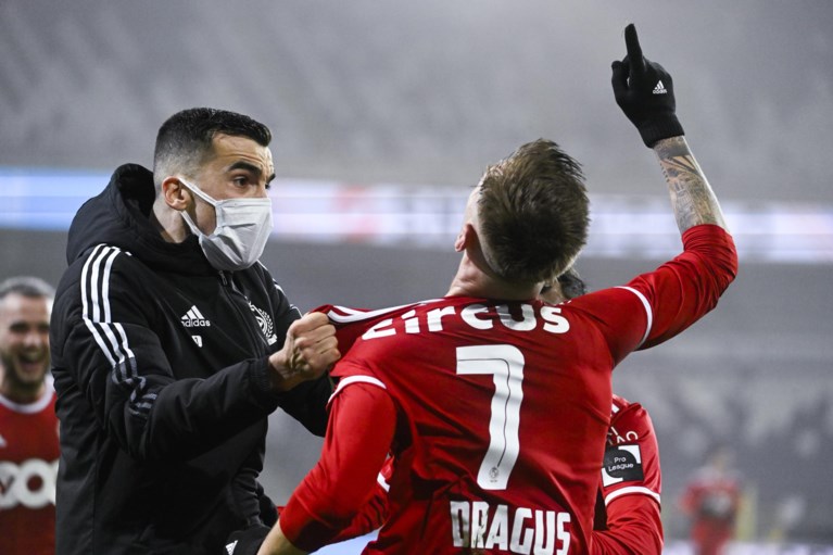 Anderlecht geeft in slotfase nog zege uit handen tegen Standard na blunder, Sergio Gomez is kop van Jut
