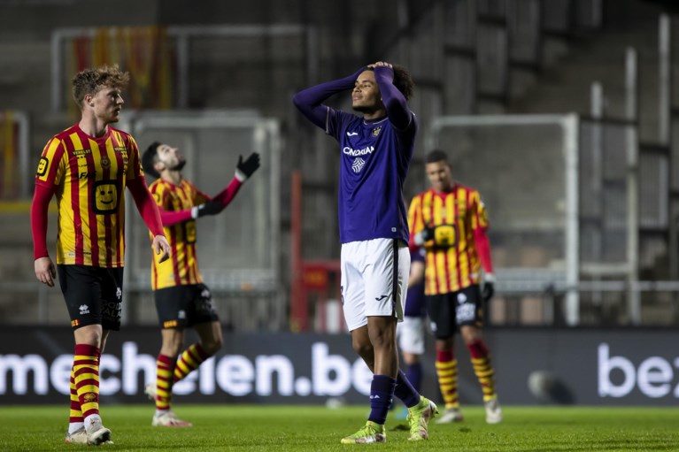 Anderlecht wint ondanks pak gemiste kansen toch nog van KV Mechelen en nadert tot op twee punten van Club Brugge