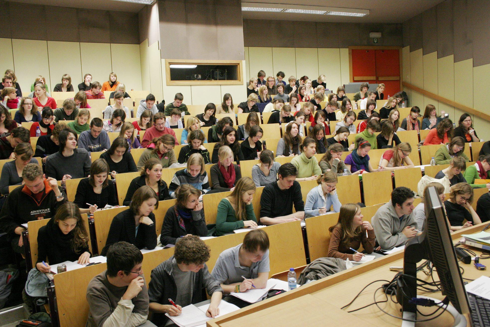 Na “examenvragen in ruil voor seks” UGent gaat klachten op andere manier aanpakken (Gent) Het Nieuwsblad Mobile