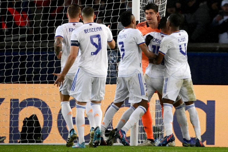 Fenomenale Thibaut Courtois stopt strafschop van Messi, maar wordt in 94ste minuut toch geklopt door Mbappé