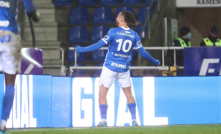 Genk klopt overtuigend tien man van KV Mechelen en trekt met 6 op 6 naar Anderlecht