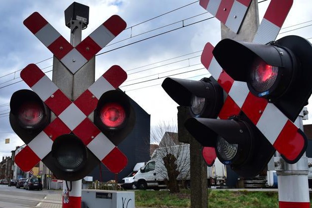 Urenlang Verstoord Treinverkeer Door Technische Storing, Verschillende ...