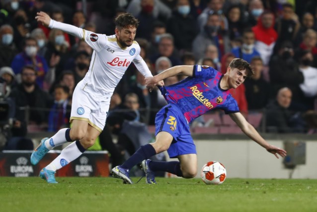 Barcelona raakt niet voorbij Napoli in felbevochten Europa League-wedstrijd, Dries Mertens krijgt amper tien minuten