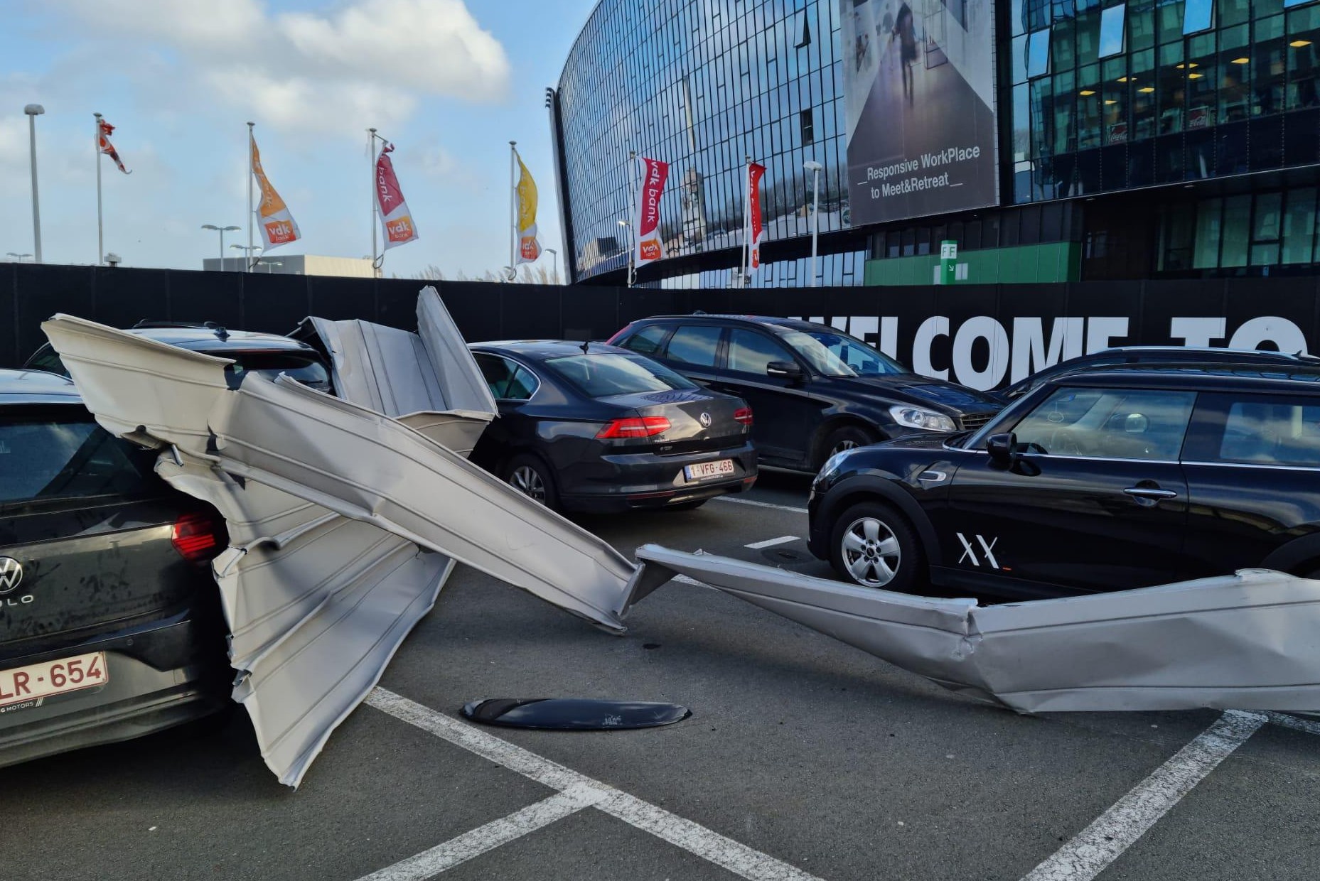 Panels of Ghelamco Arena roof blow down: tonight’s match is canceled (Ghent)