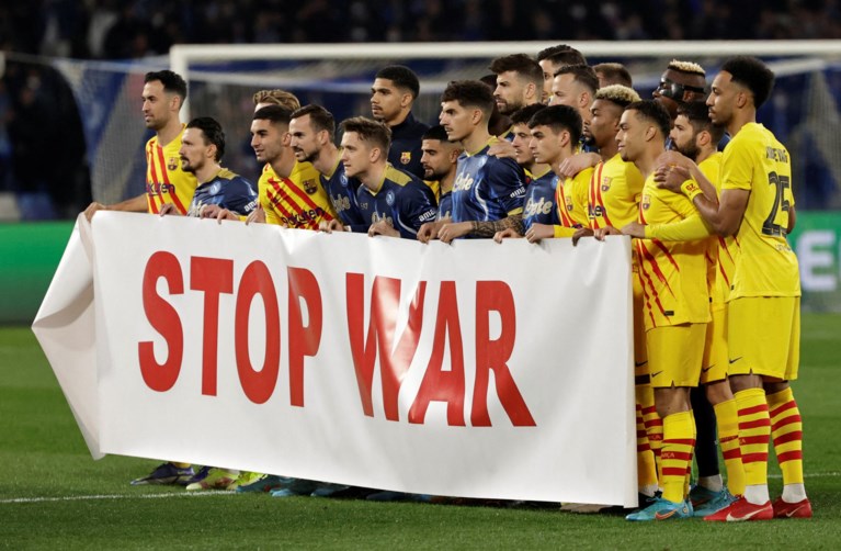 FC Barcelona legt er vier in het mandje en schakelt Napoli Europees uit
