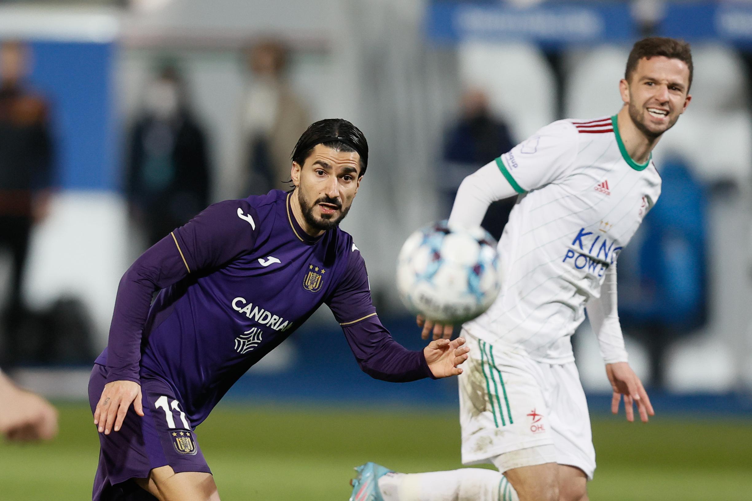 OHL's Xavier Mercier and Anderlecht's Josh Cullen fight for the