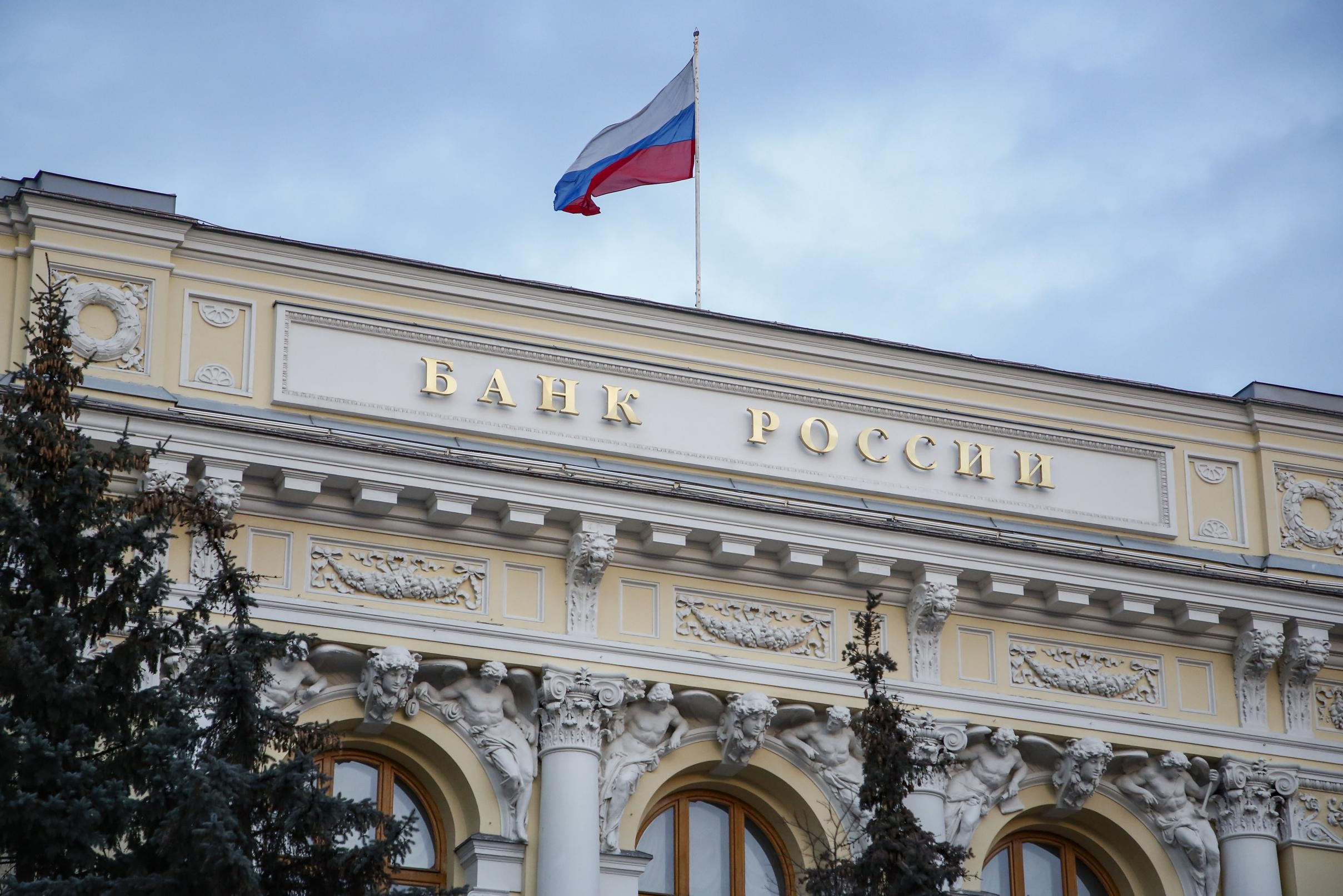 West hits Russia at heart of banking with sanctions (and ordinary Russian will feel that too)
