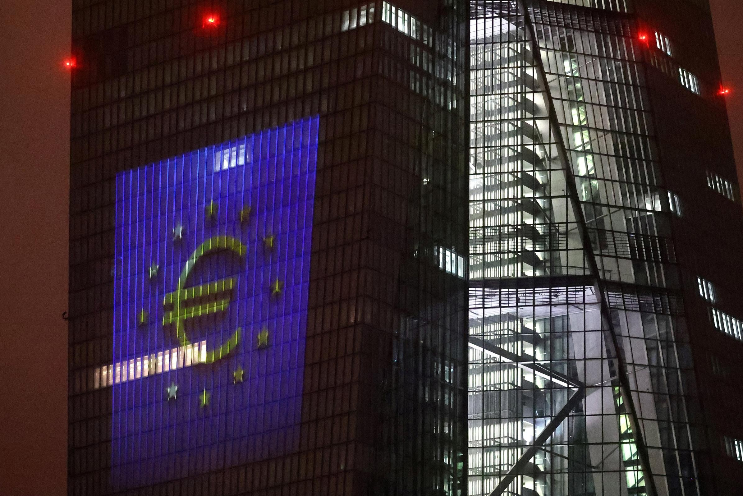 ECB leaves interest rates unchanged and accelerates support phasing out