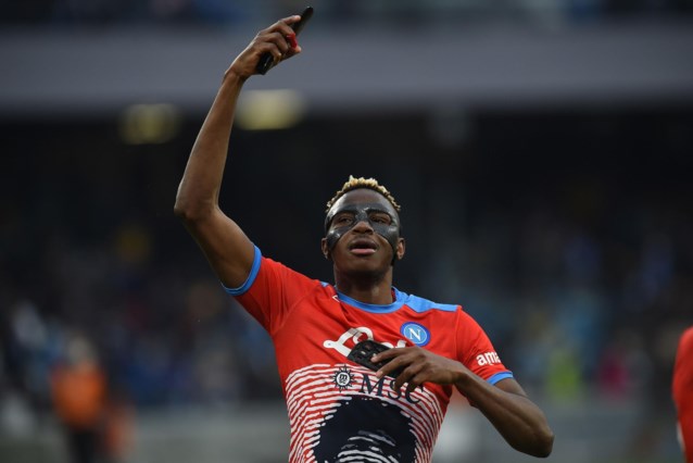 Victor Osimhen schenkt Napoli belangrijke overwinning met twee doelpunten