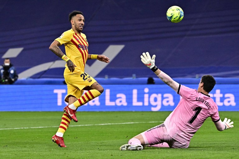 Zelfs sterke Thibaut Courtois kan vernedering niet vermijden: Barcelona geeft aartsrivaal Real Madrid voetballes op eigen veld