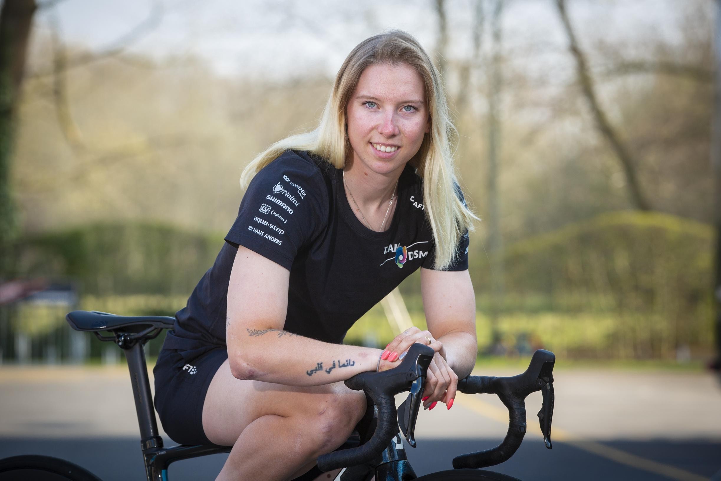 Maak kennis met Lorena Wiebes, de snelste sprintster ter wereld: “Ik was op  weg naar de top, mijn verslaafde broer naar het dal” | Het Nieuwsblad Mobile