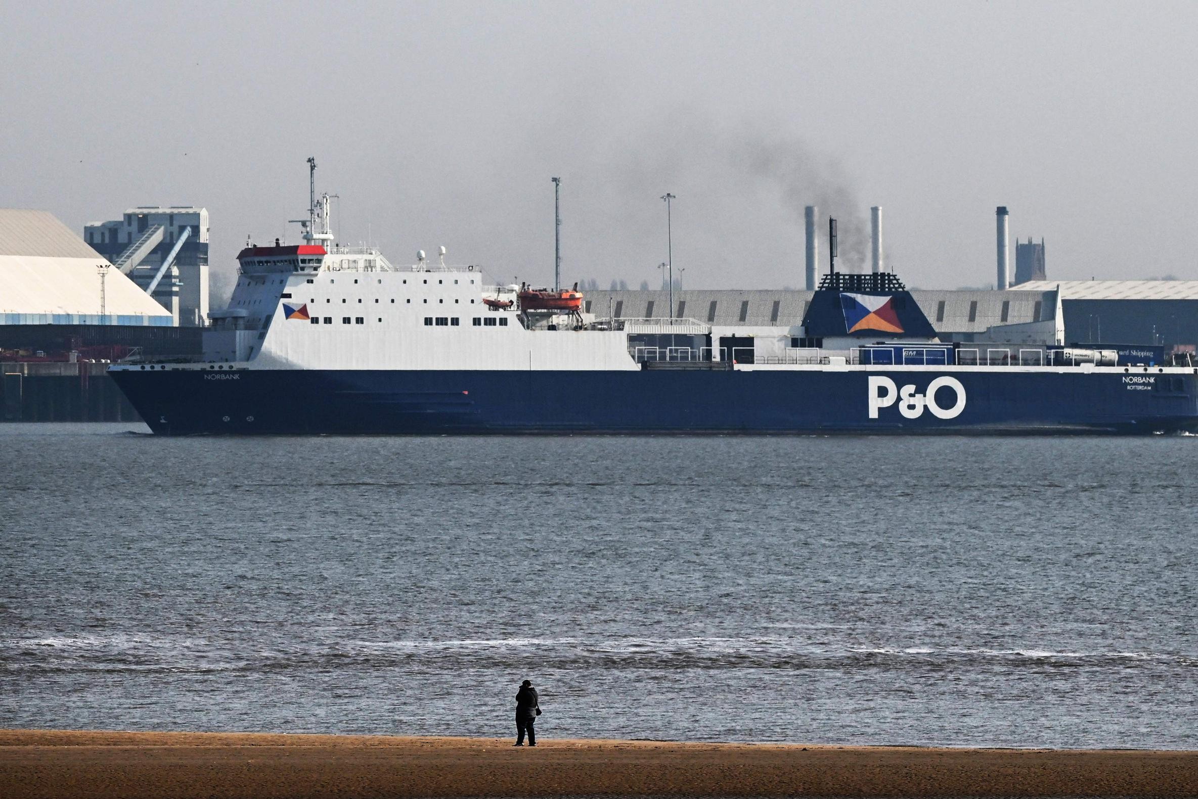 British government takes legal action after mass layoff at P&O: “They can’t get away with this”