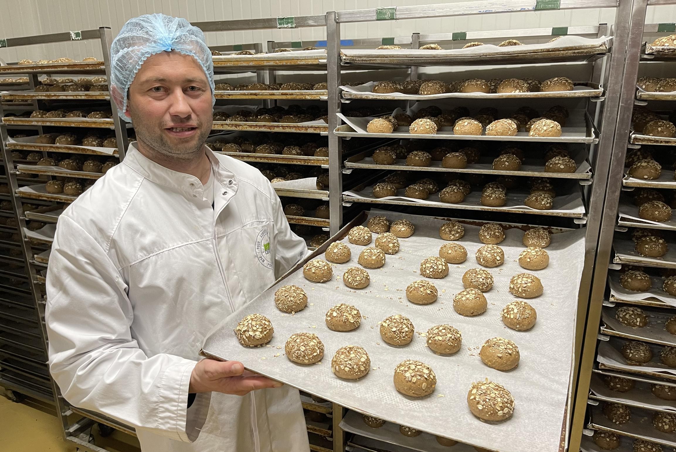 kroon Pellen forum Ongeziene kosten door oorlog en toch stuurt deze bakkerij meer dan 15.000  broodjes naar Oekraïne: “Wij zullen overleven” (Ieper) | Het Nieuwsblad  Mobile