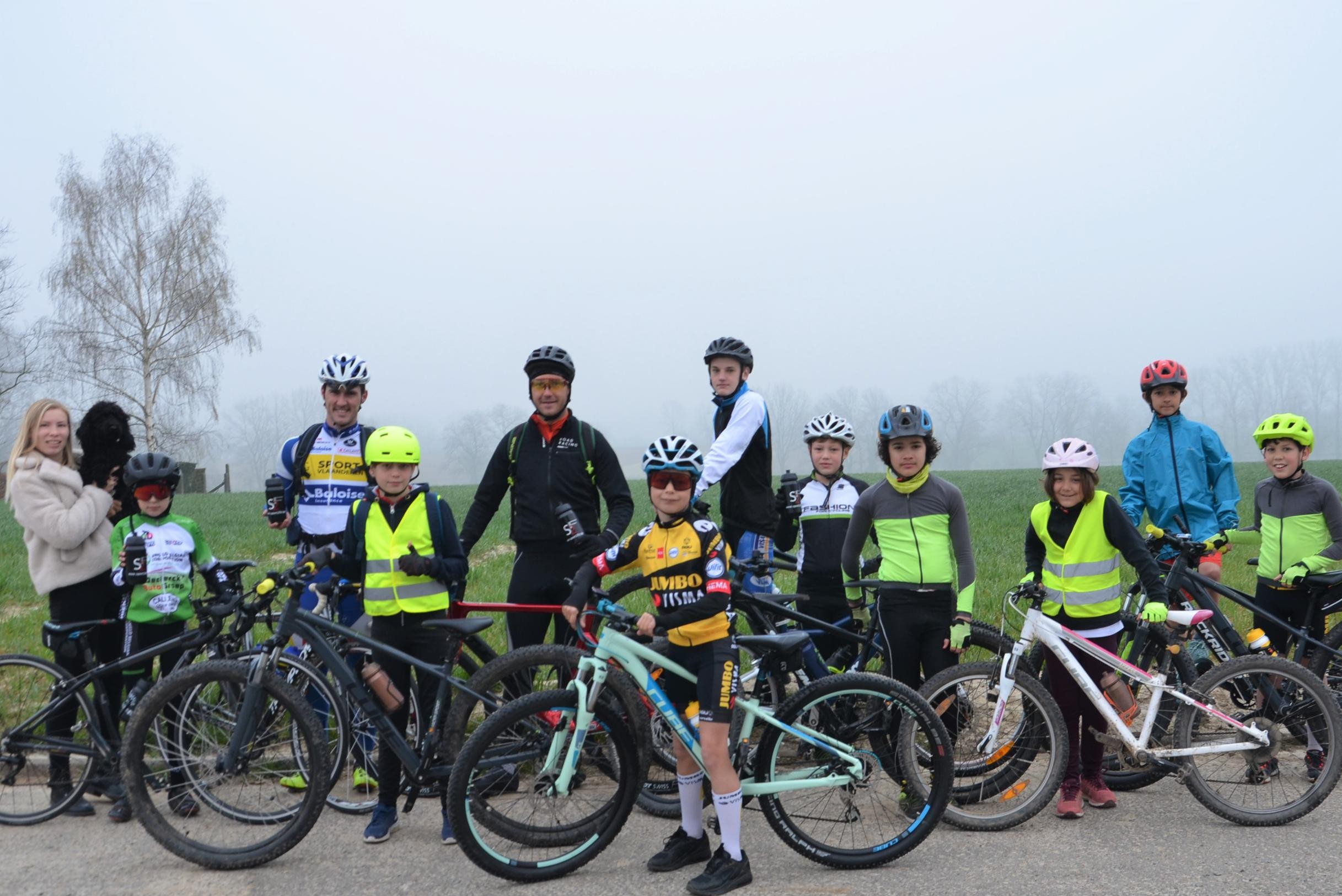 porselein teugels joggen Negen kids fietsen deel van Ronde (Brakel) | Het Nieuwsblad Mobile