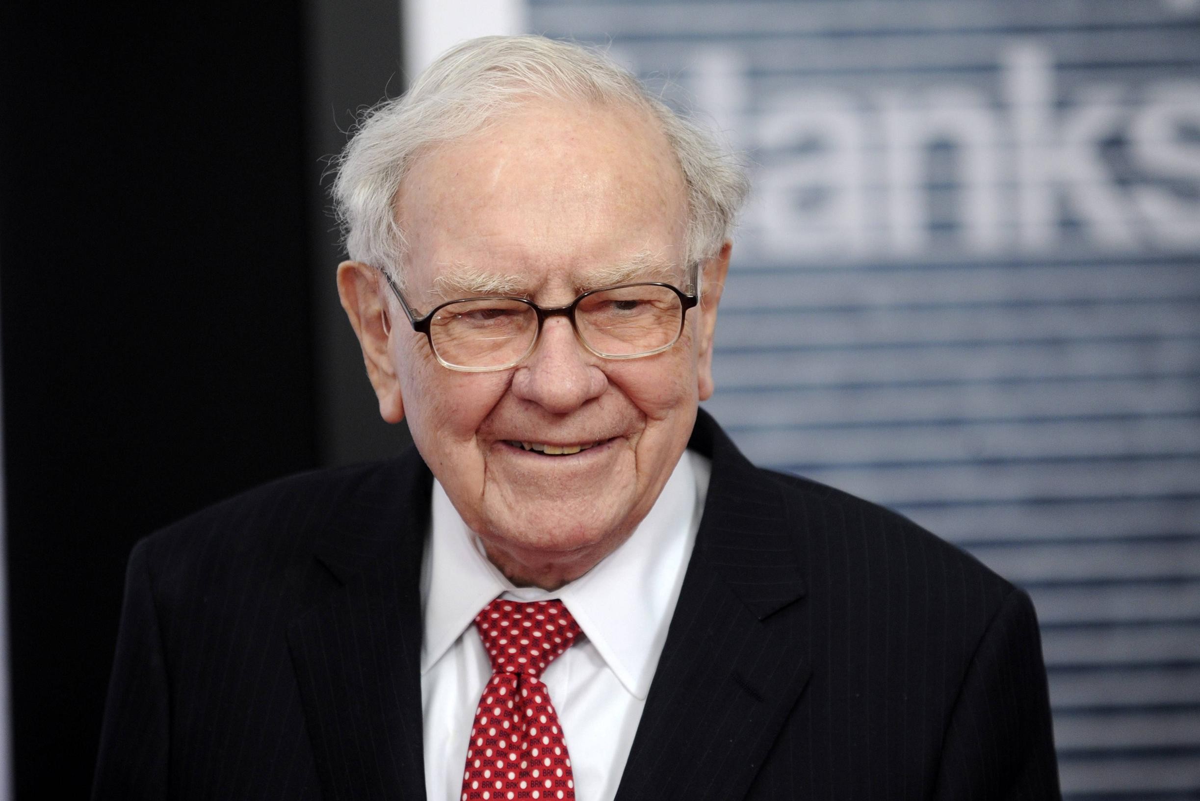 Super investor Warren Buffett buys .2 billion stake in HP