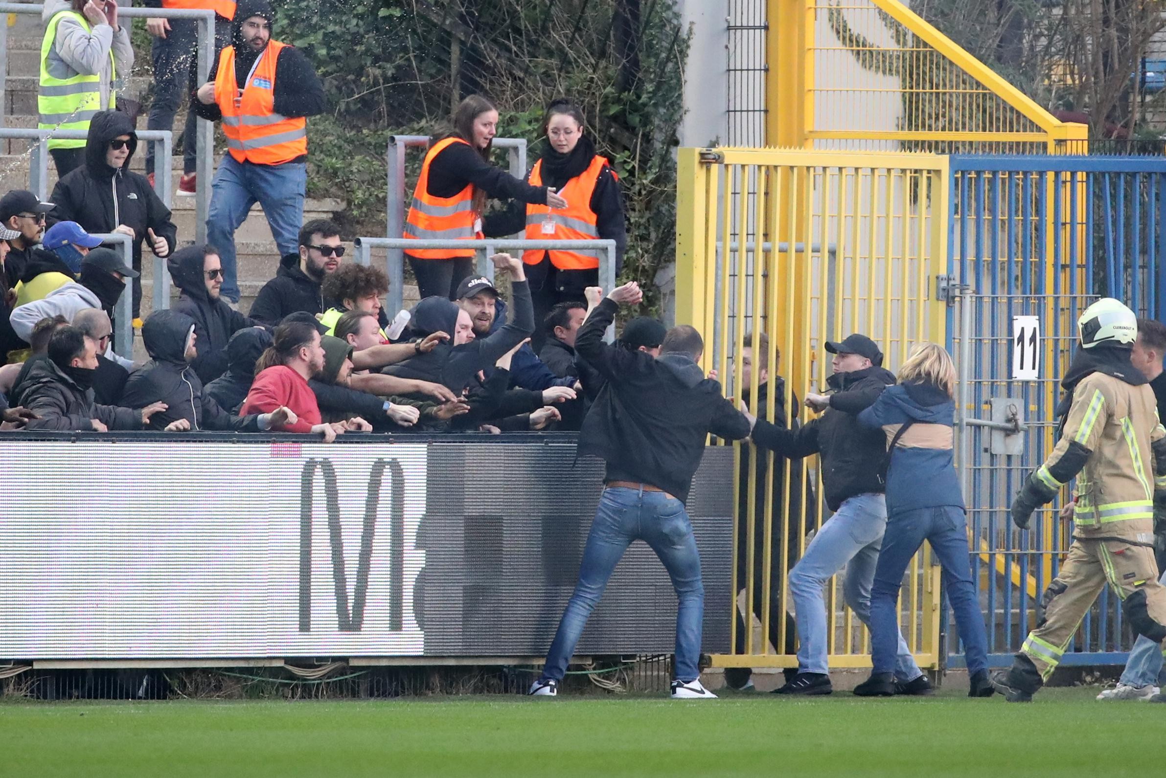 Supporter Violence Disfigures Union Beerschot Match Definitively Discontinued Leader Can Hope For Three Points Despite 0 0 Archysport