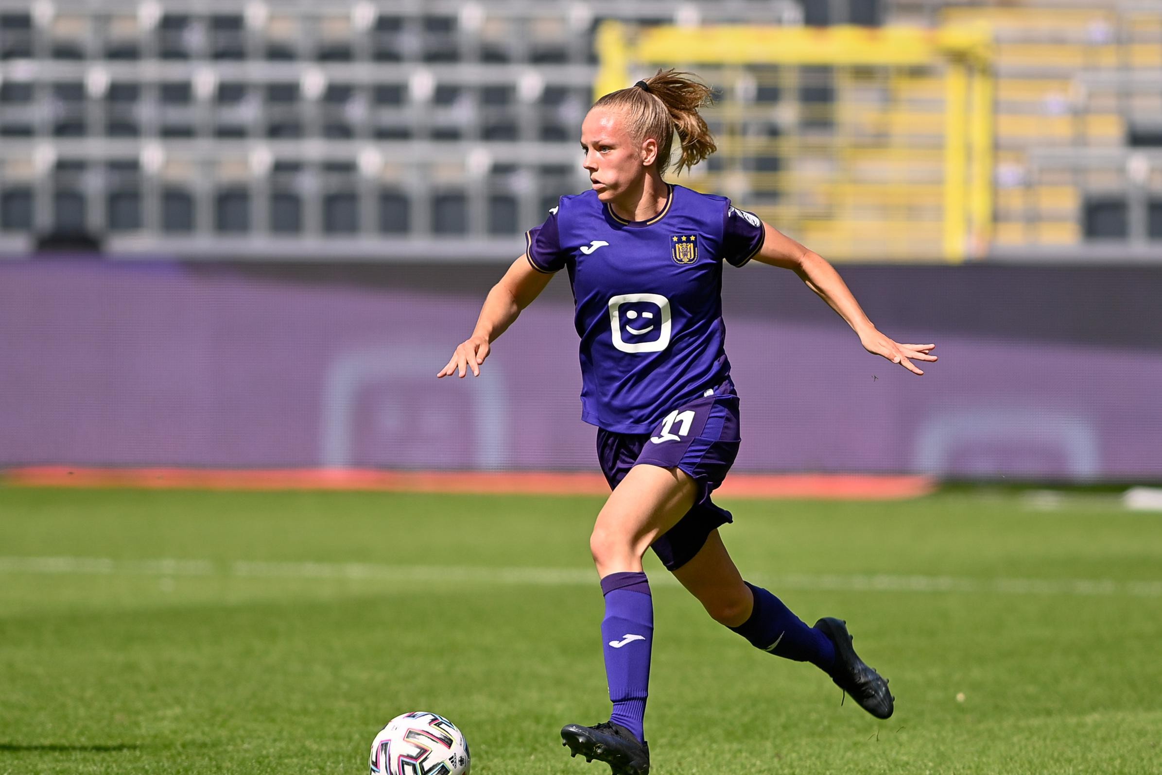 Sarah Wijnants (11) of Anderlecht pictured in a duel with Shari