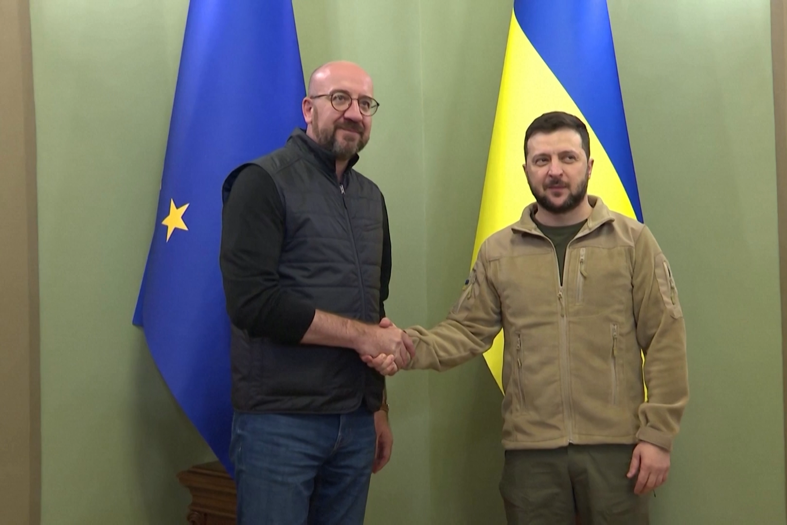 Charles Michel op bezoek in Oekraïne: “Oorlogsmisdaden die hier werden gepleegd, zullen nooit worden vergeten” | Het Nieuwsblad Mobile