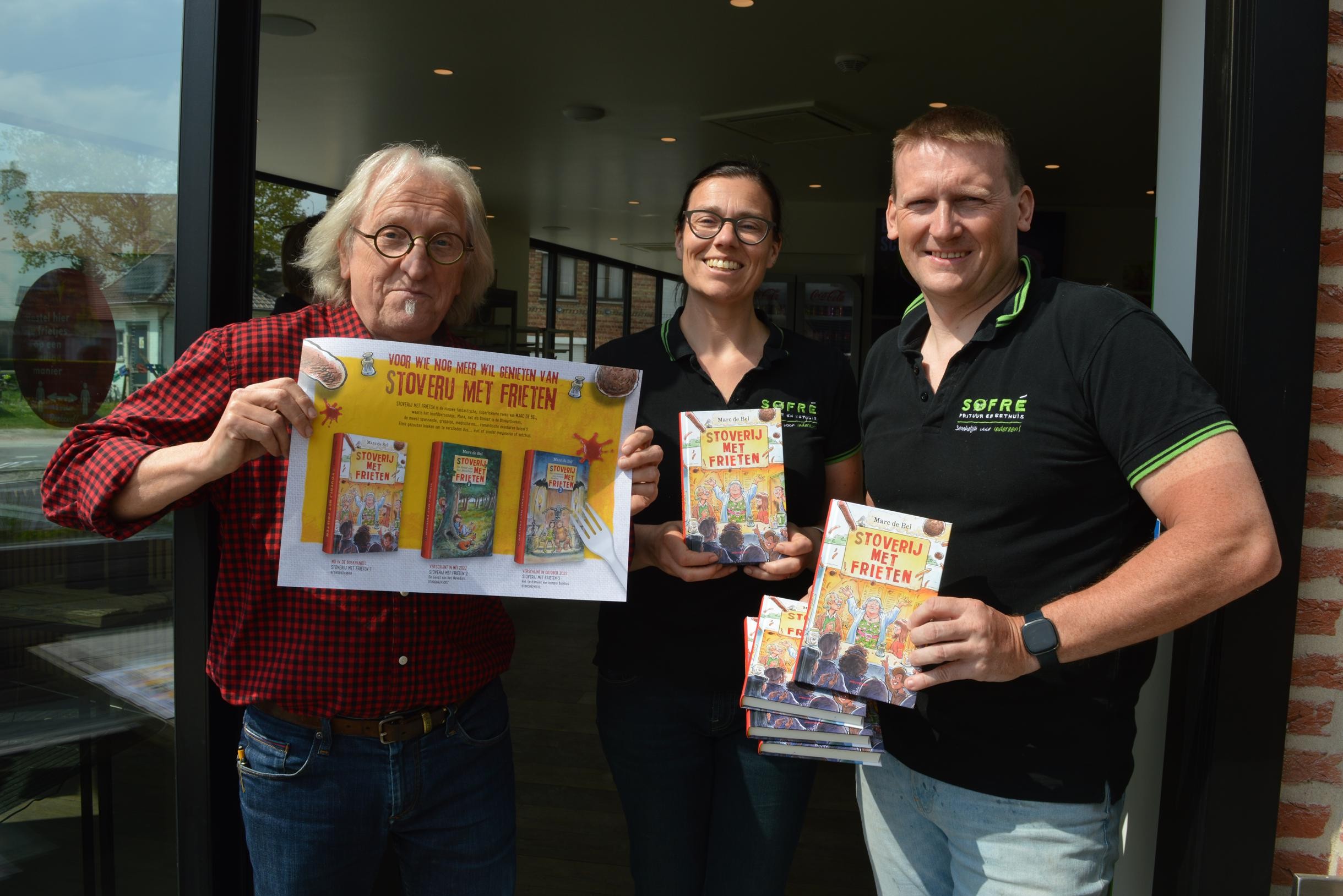 Marc De Bel trakteert klas die cover maakte van nieuwe boek ‘(S)Toverij