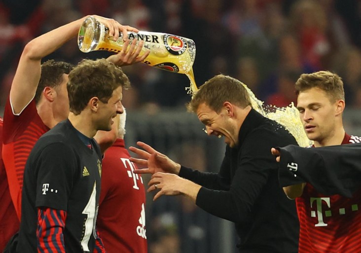 10/10! Bayern München schrijft uitgerekend tegen rivaal Dortmund geschiedenis met tiende landstitel op rij