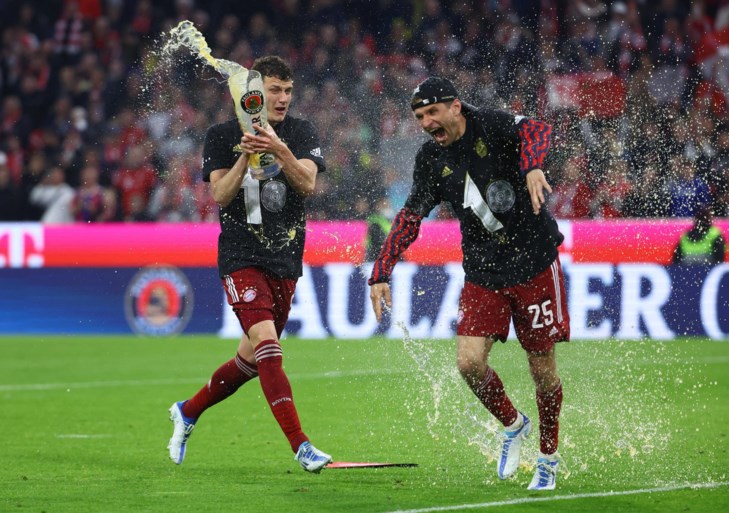 10/10! Bayern München schrijft uitgerekend tegen rivaal Dortmund geschiedenis met tiende landstitel op rij
