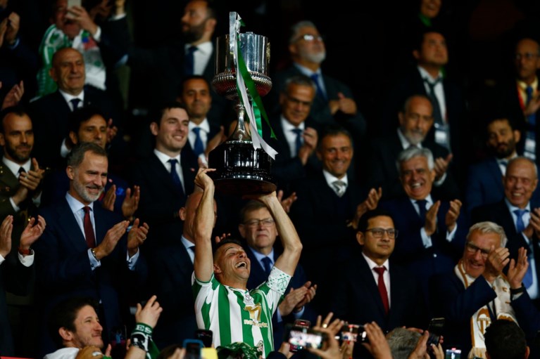 Sprookje in Spanje: afscheidnemende Joaquin (40) wint met Real Betis na 17 jaar opnieuw Copa del Rey