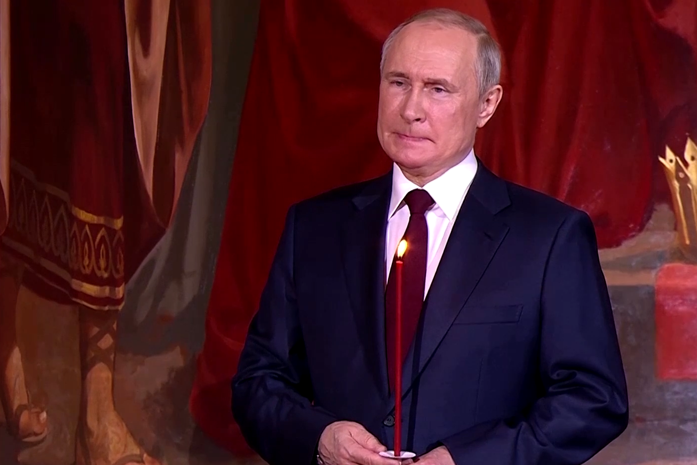 Putin’s ‘nervous’ behavior during Easter Mass raises further questions about his health