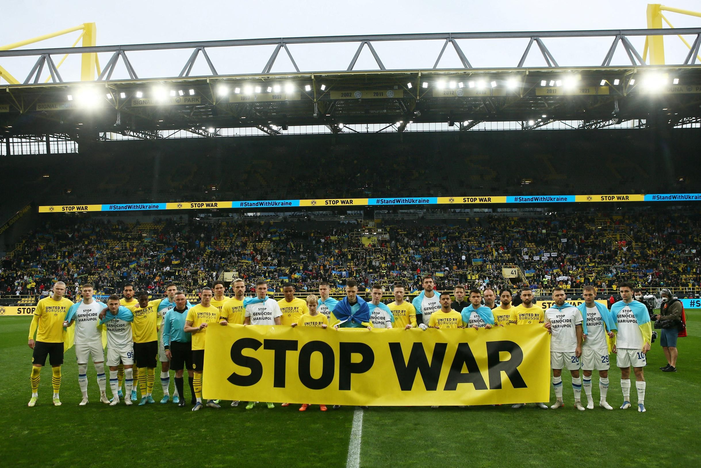 Матч вне футбола: Боруссия Дортмунд и Динамо Киев устраивают террор (и большие деньги для Украины)
