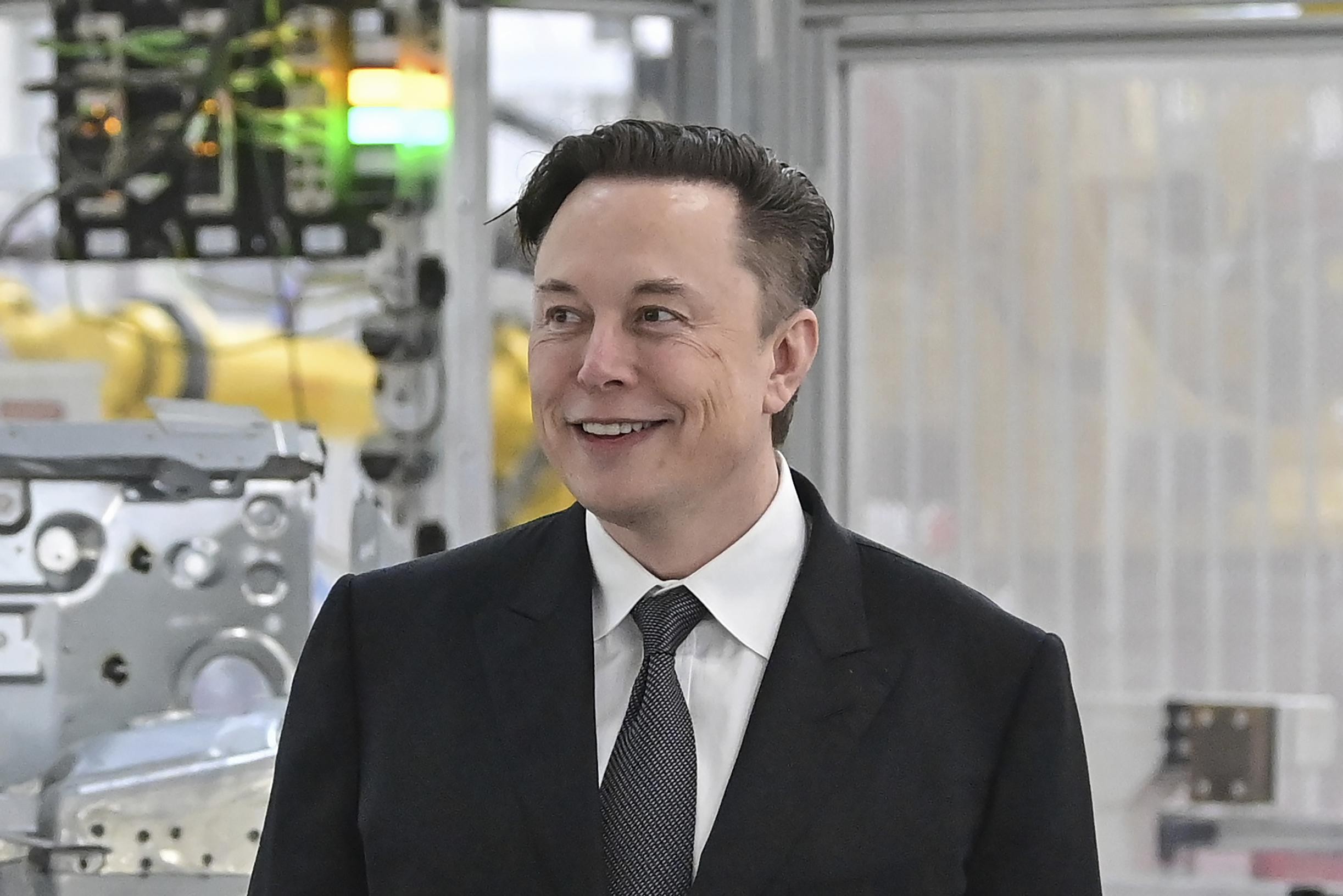 Elon Musk sold  billion Tesla shares in the past few days