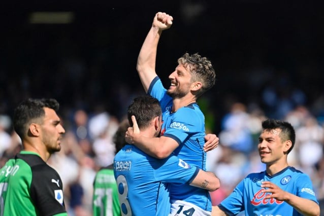 Napoli maakt er zes (!) tegen Sassuolo, Dries Mertens weer belangrijk met twee treffers 