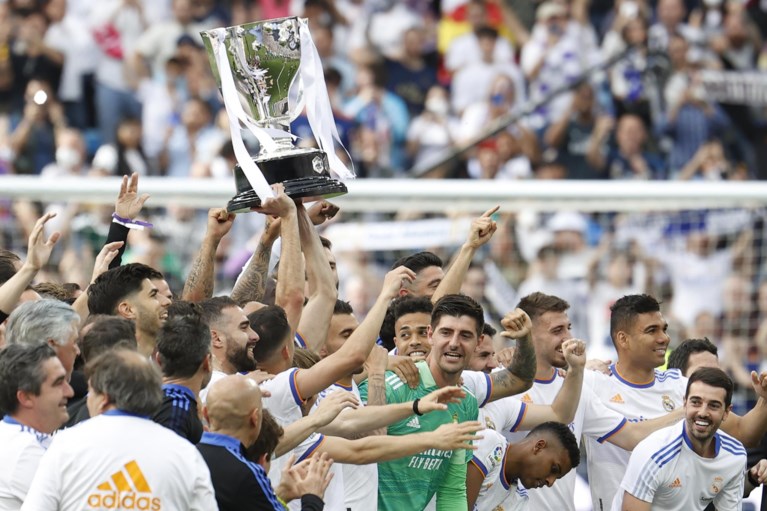 Daar is nummer 35! Real Madrid en Thibaut Courtois pakken de landstitel na vlotte zege tegen Espanyol
